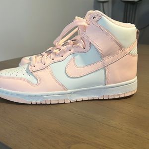 Brand new. Never worn Nike dunks